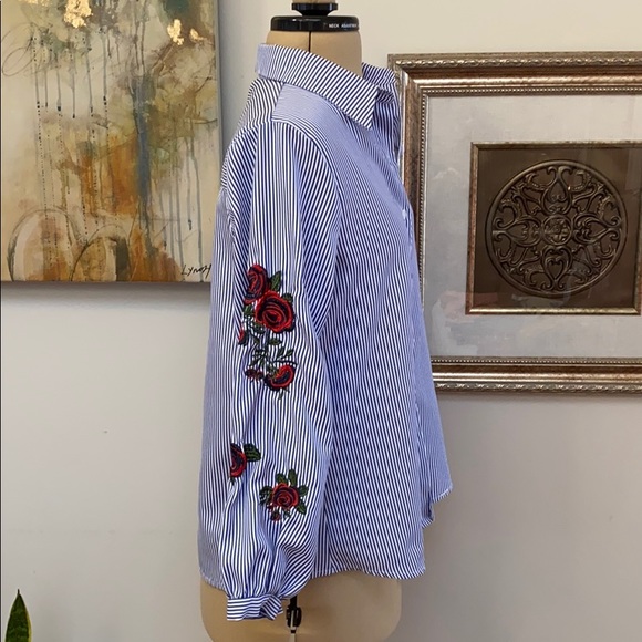 Blue pinstripes with rose embroidered sleeves - Picture 4 of 7